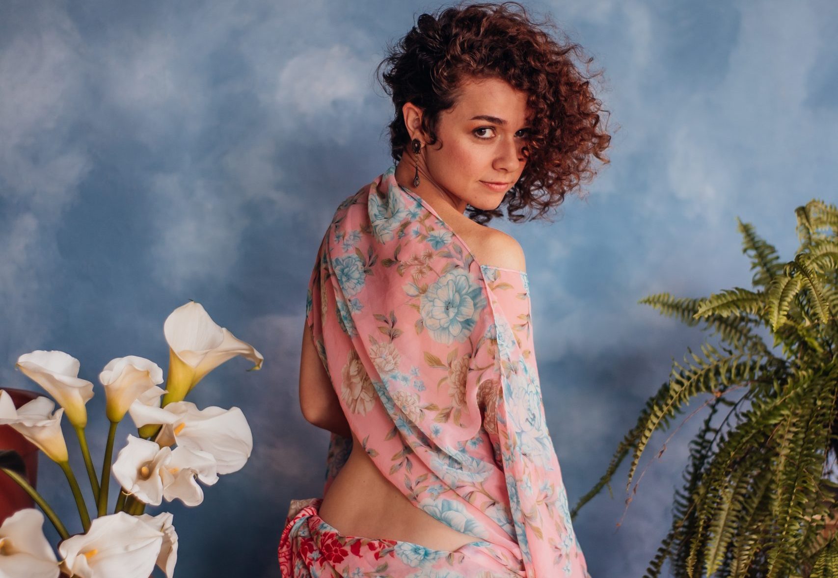 Aline Maria lança álbum Bruta Flor com três sessões no Sesc Glória