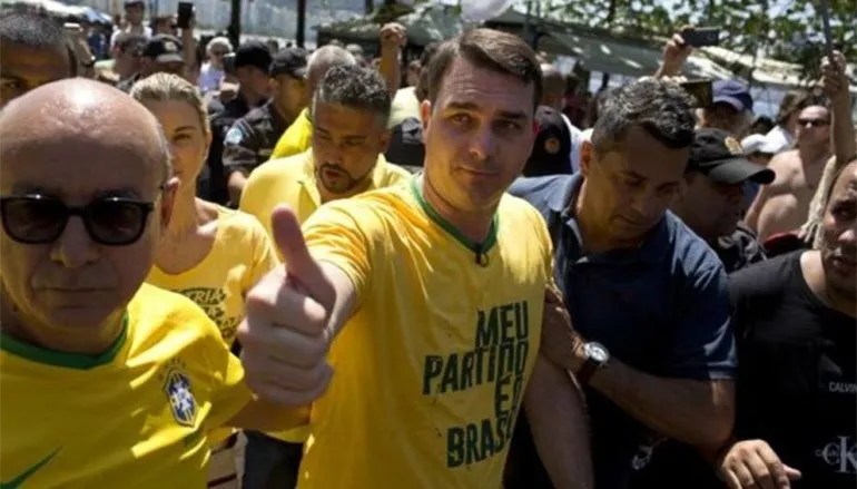 Alcântaro Filho propõe e Ales vai conceder comenda a Flávio Bolsonaro