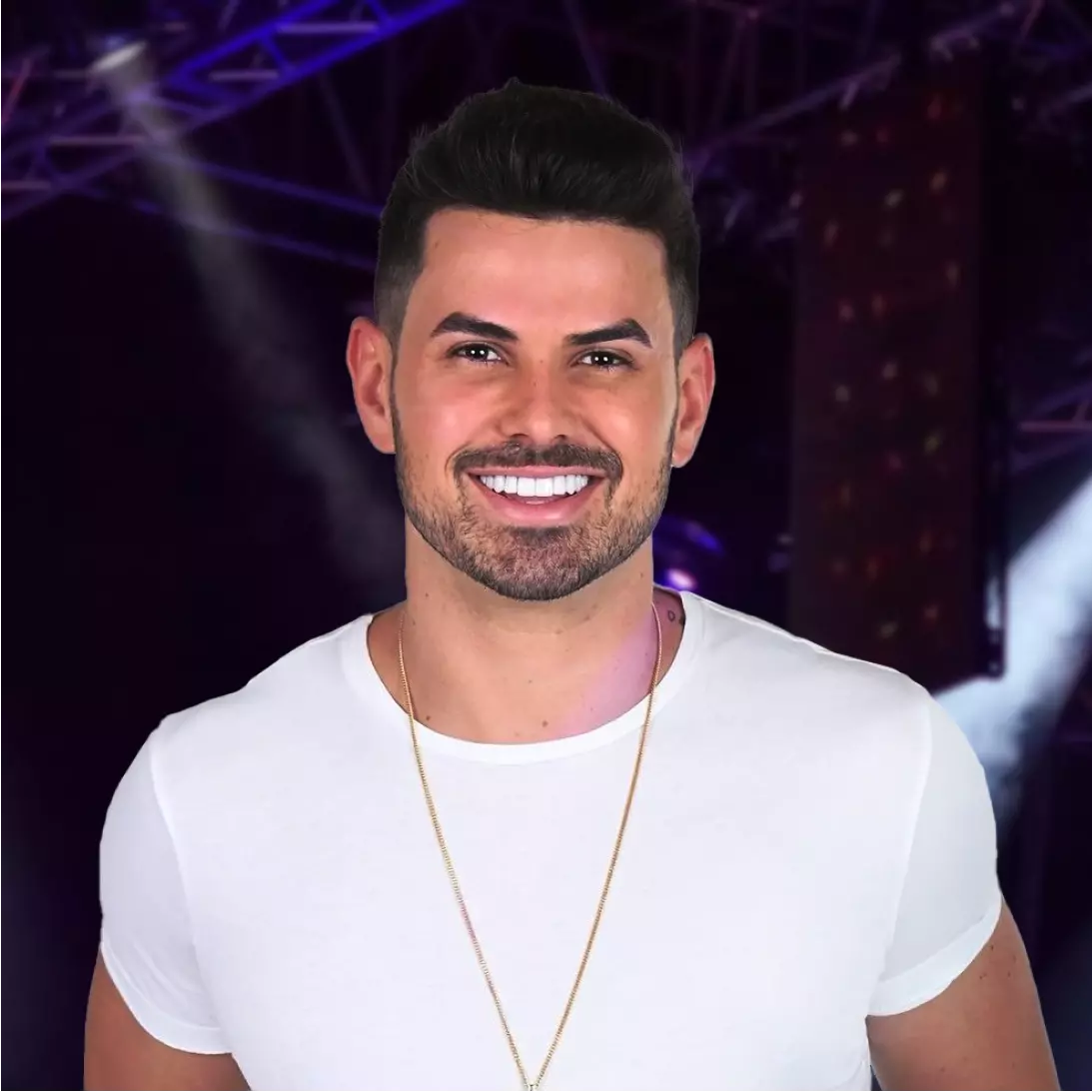 Gabriel Gava comanda o show da virada em São Pedro