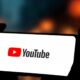 YouTube é criticado por política de biometria em ferramenta anti-deepfake