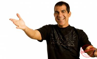 Durval Lelys faz show de graça em Guriri; programação também tem Luau e Tardezinha