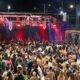 Multidão percorre Circuito da Folia e Sambão do Povo estreia noite de shows